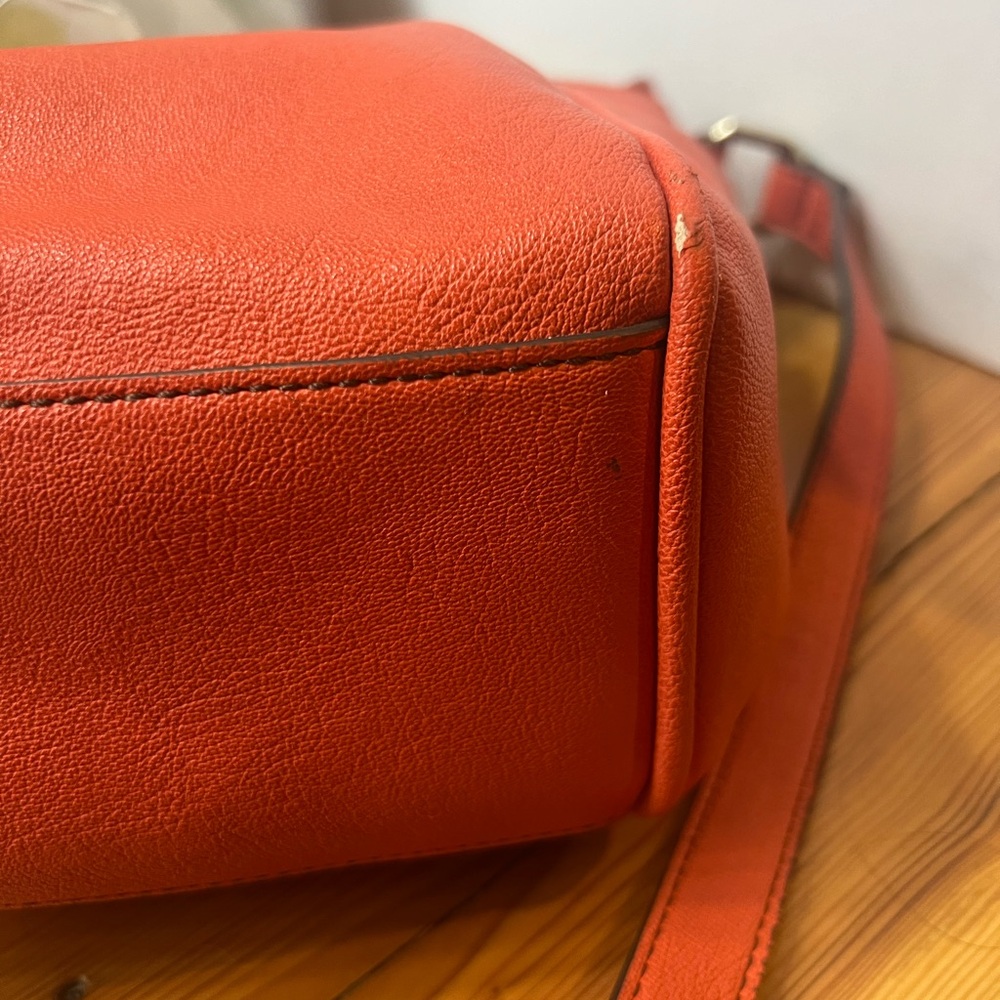 Liz Claiborne Orange Crossbody Bag with Adjustable Strap - Picture 6 of 10